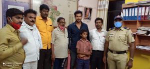 शेवटी अनोळखी मुलाला मिळाला आसरा